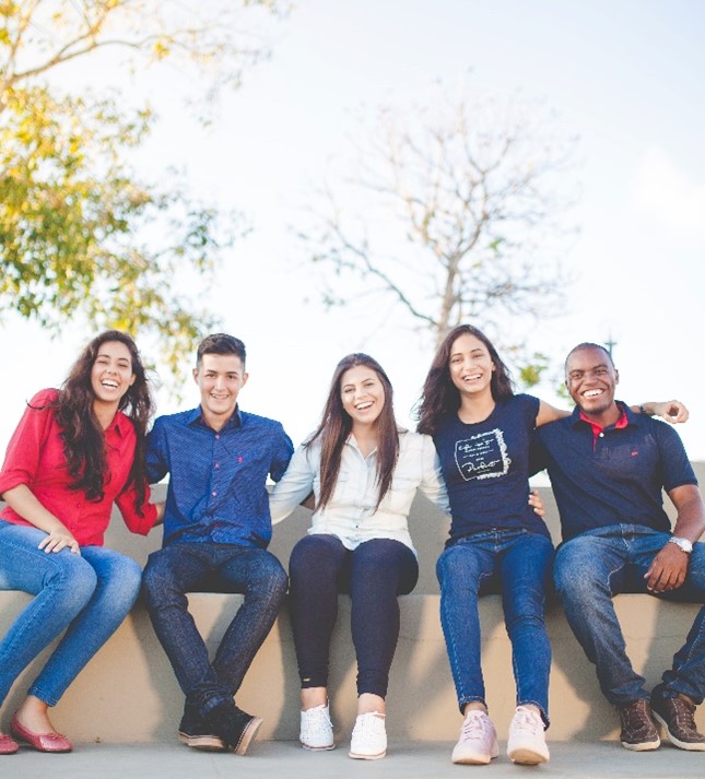 Une belle photo de groupe réussie - Val d'Oise Communication